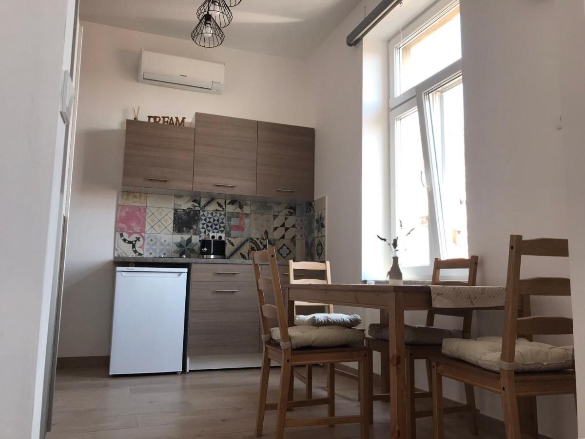 Studio Apartmani Paola Rijeka Ngoại thất bức ảnh